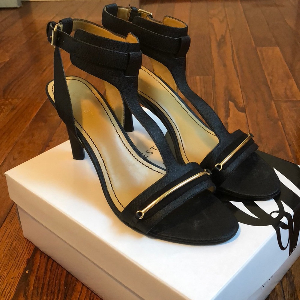Nine West Tstrap sandals heels